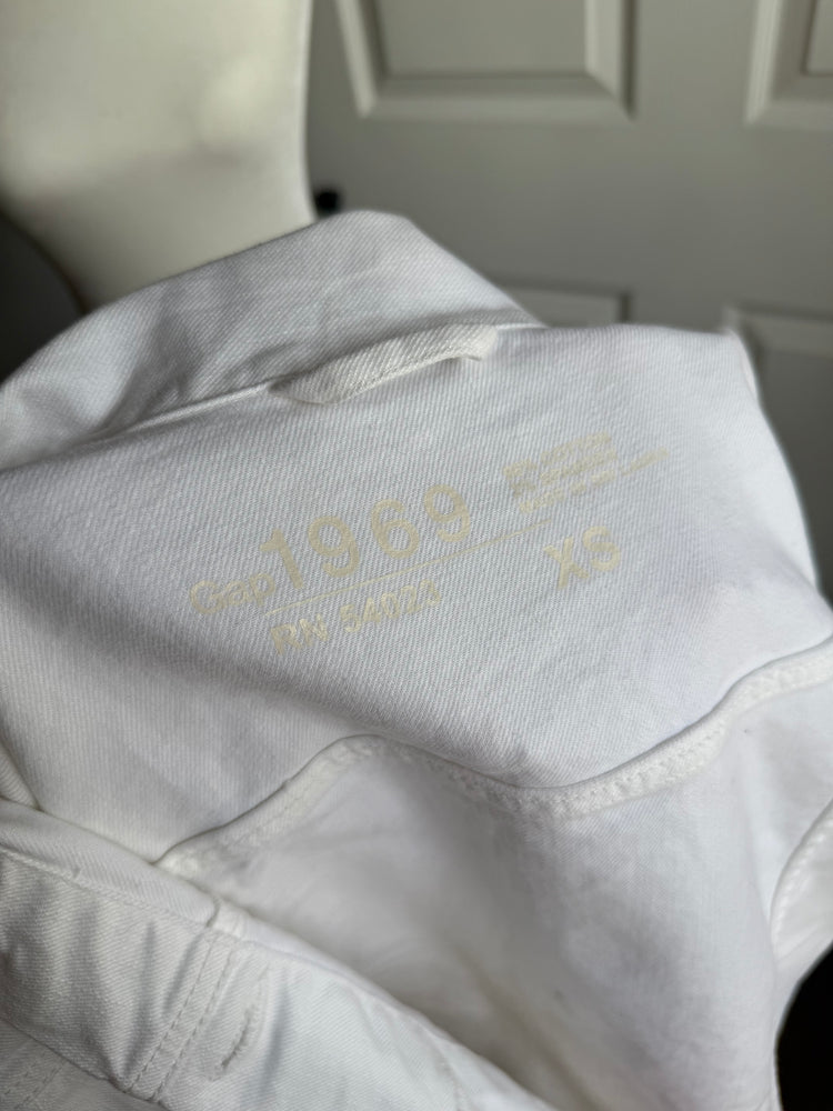 GAP White Denim Jacket — Size Small