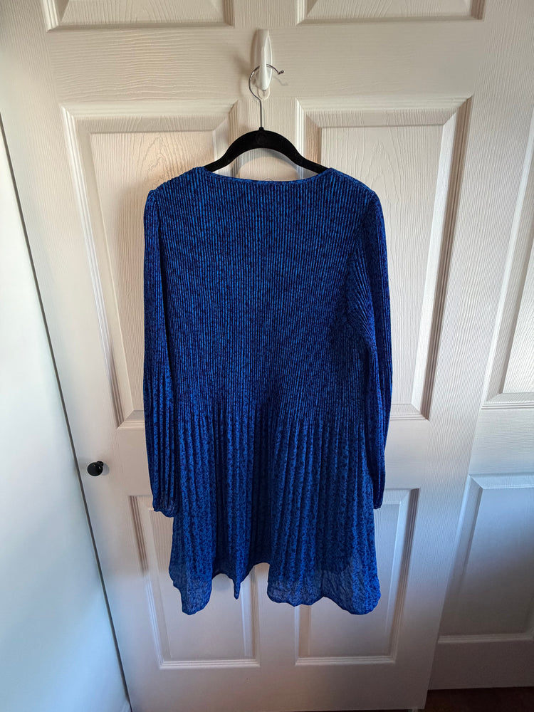 Skies Are Blue Floral pleated dress