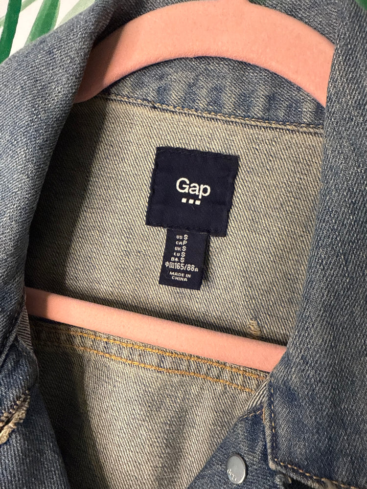GAP Distressed Medium Wash Denim Jacket – Size Small