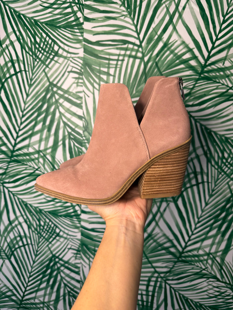 Vince Camuto Gigietta Booties – Size 8