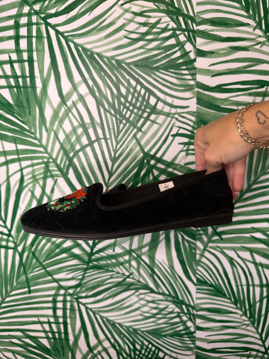 Vintage Velvet Holiday Flats – Wreath and Bow Embroidery, Size 8