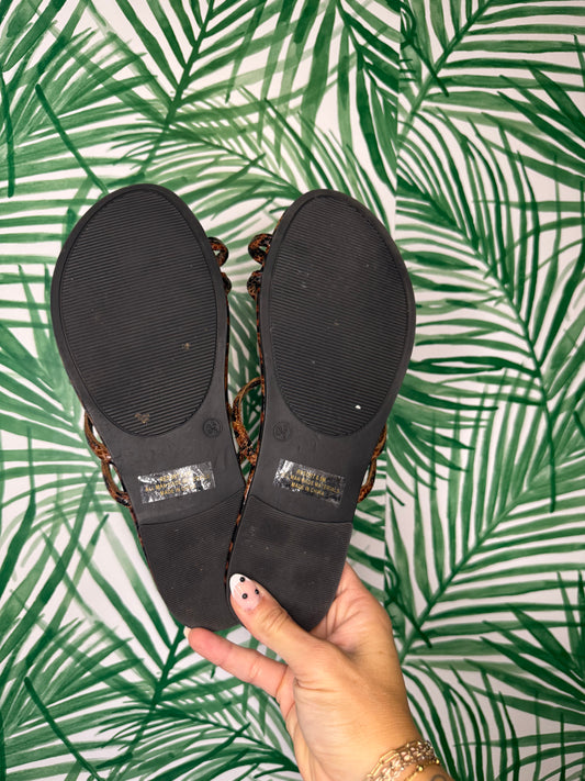 Cushionaire Leopard Toe-Loop Sandals – Size 8.5